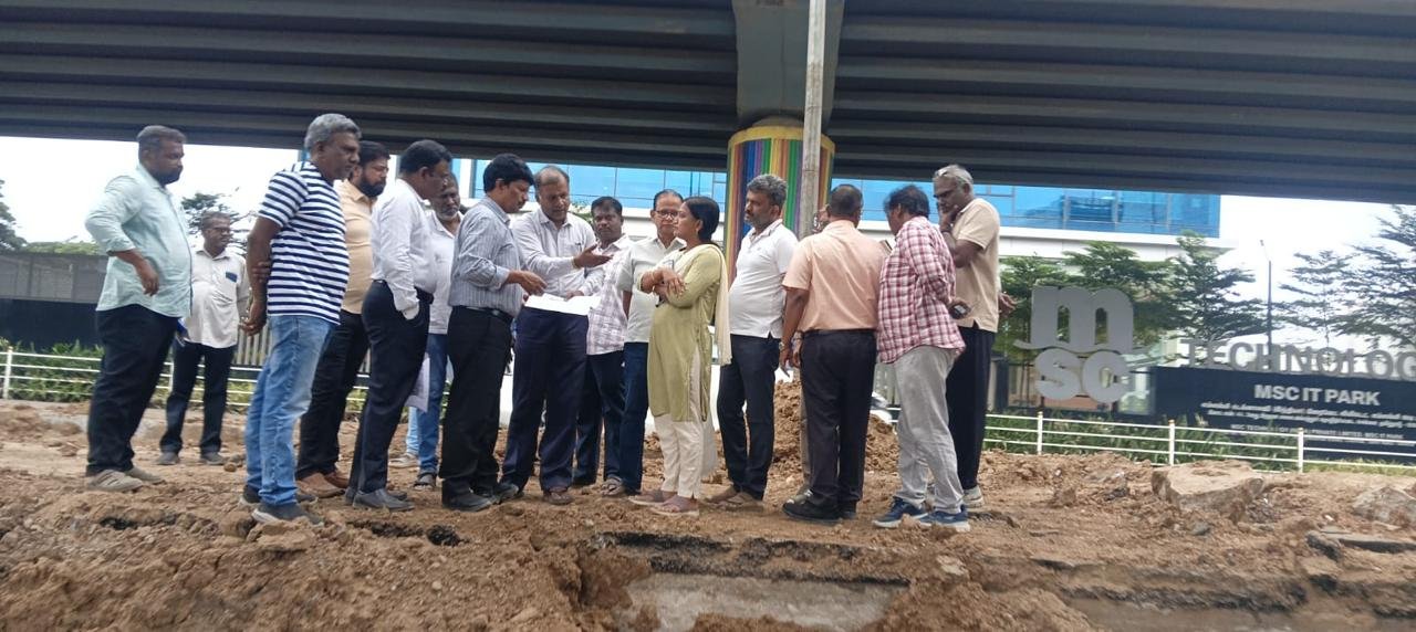 Mr. Vivekanadan, IAS., Special Secretary to Govt. visited the 3rd Main Road WRD storm water drain project in Ambattur Industrial Estate