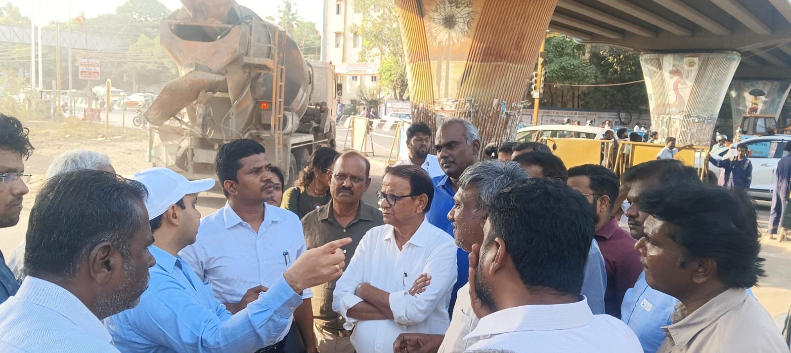 Officials from WRD, GCC and CMWSSB conducted a site inspection of the SWD canal at 3rd Main Road, Ambattur Industrial Estate on 07.10.2026